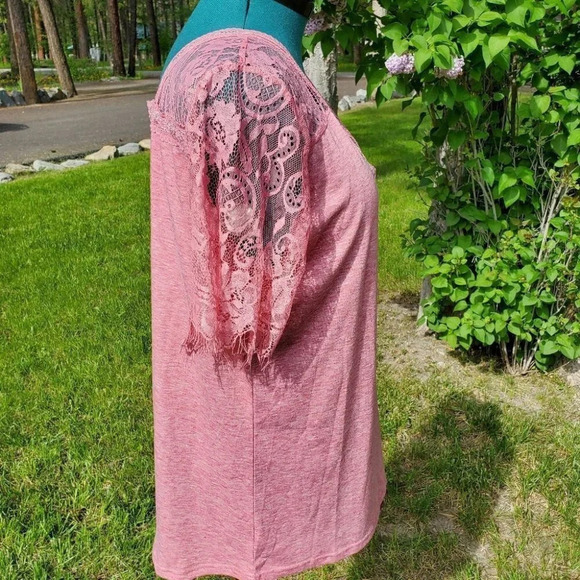 0005. NWOT - Cute LUSCIOUS peach color, lightweight top w/lace sleeves in XXL - Picture 5 of 11